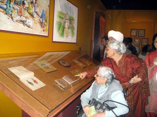 visitorsattheexhibit.jpg