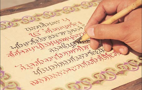 This was the earlier style, not just the typeset ones. ”Carrying on his ancestors’ love for art and religion, Hardeep Singh pursues his passion to calligraph the Guru Granth Sahib.