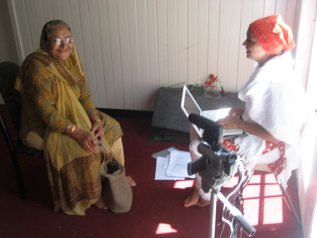 Ranjanpreet Nagra interviews a Partition survivor inHayward, California. Ranjanpreet Nagra interviews a Partition survivor inHayward, California.