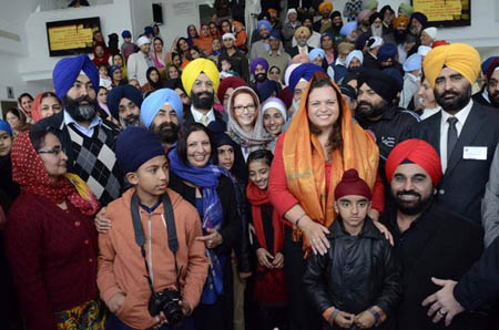 Australia mulls allowing Sikhs to wear turban at work Australia mulls allowing Sikhs to wear turban at work