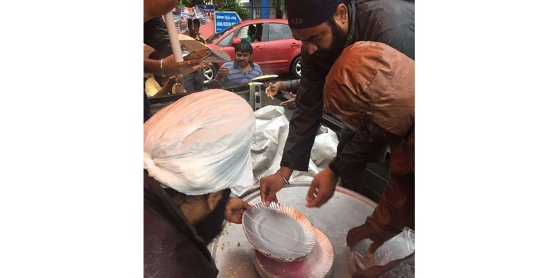 10 Times The Sikh Community Proved That Humanity Is Above Everything 10 Times The Sikh Community Proved That Humanity Is Above Everything