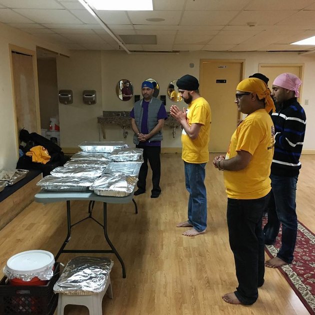 Sikhs in New Jersey Feed Thousands Because it’s The Sikh Thing to Do Sikhs in New Jersey Feed Thousands Because it’s The Sikh Thing to Do